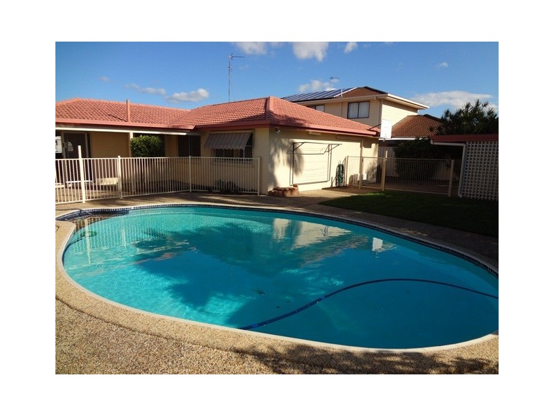 8 Koomooloo Court, Mermaid Waters QLD 4218