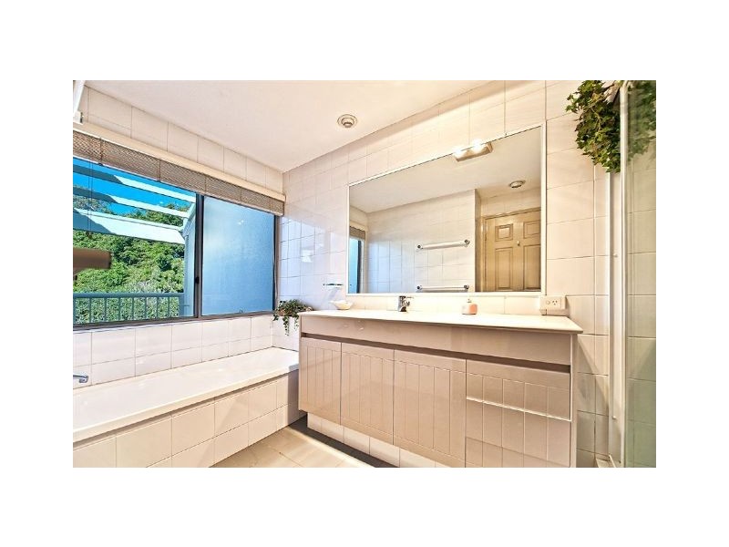 125 Santa Cruz Boulevard, Clear Island Waters QLD 4226