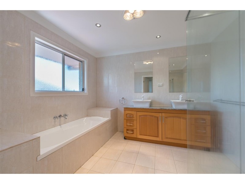 66 Azzurra Drive, Varsity Lakes QLD 4227