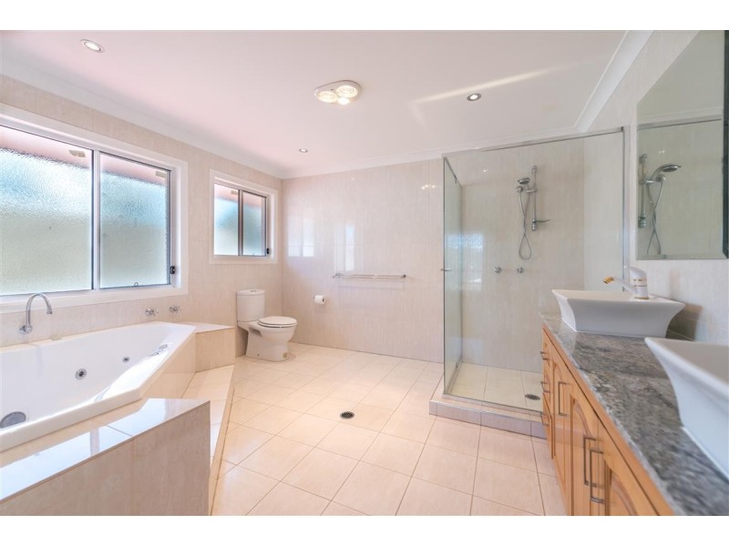 66 Azzurra Drive, Varsity Lakes QLD 4227