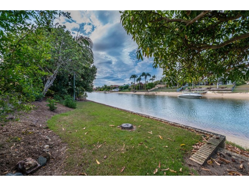 15 Delungra Street, Broadbeach Waters QLD 4218