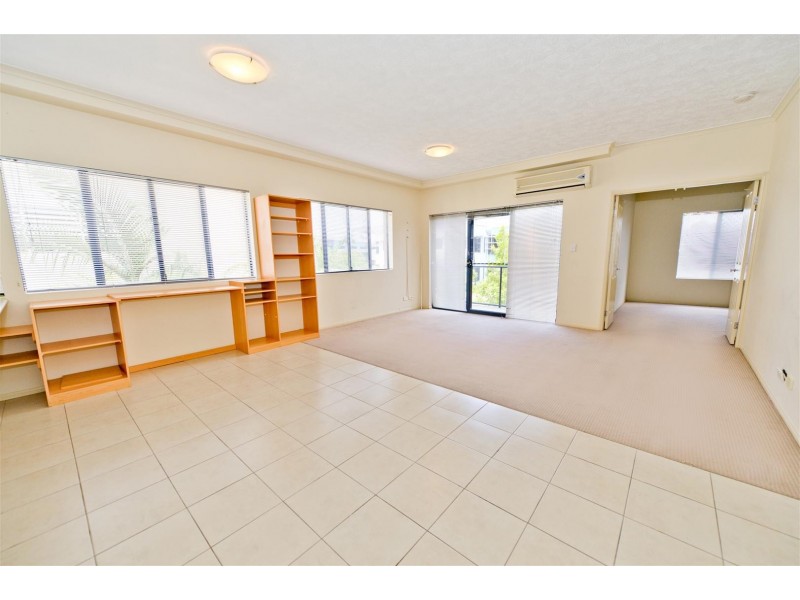 22 Tourangeau Crescent, Varsity Lakes QLD 4227
