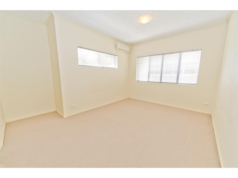 22 Tourangeau Crescent, Varsity Lakes QLD 4227