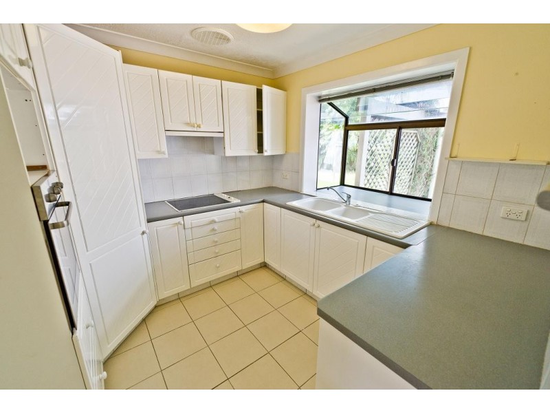 5 Goroka Court, Clear Island Waters QLD 4226