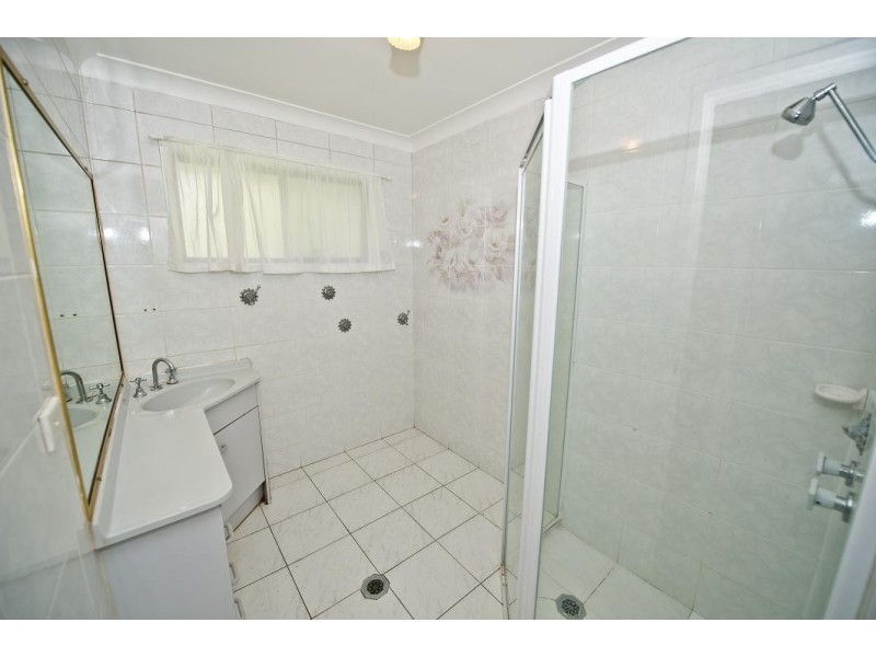 5 Goroka Court, Clear Island Waters QLD 4226