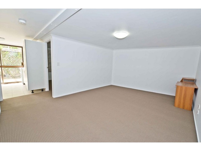 5 Goroka Court, Clear Island Waters QLD 4226