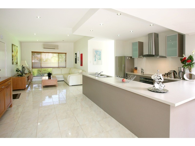 12 Bahia Court, Broadbeach Waters QLD 4218