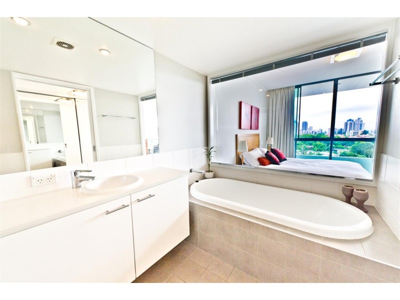 33 / 2903 TE Peters Drive, Broadbeach QLD 4218