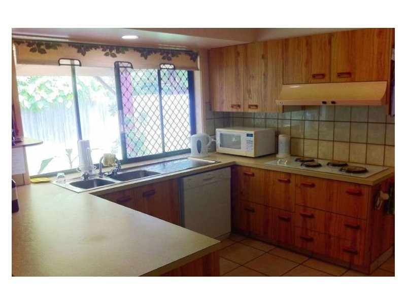 5 Wagin Ct, Mermaid Waters QLD 4218