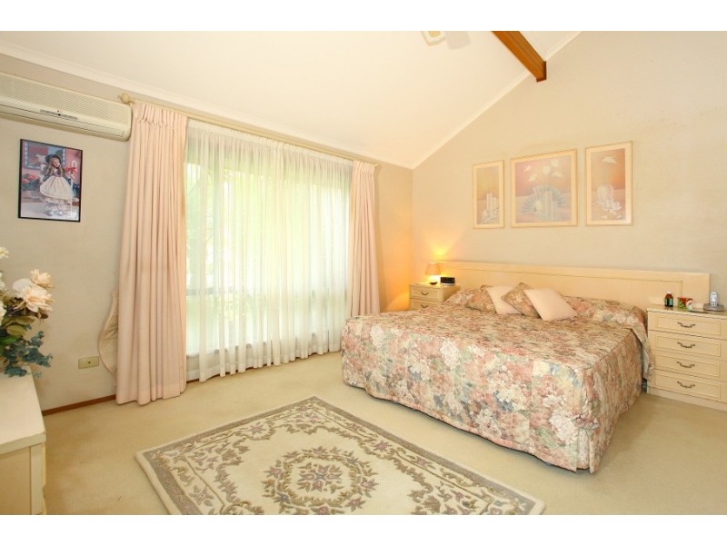 6 Grenaside Court, Robina QLD 4226