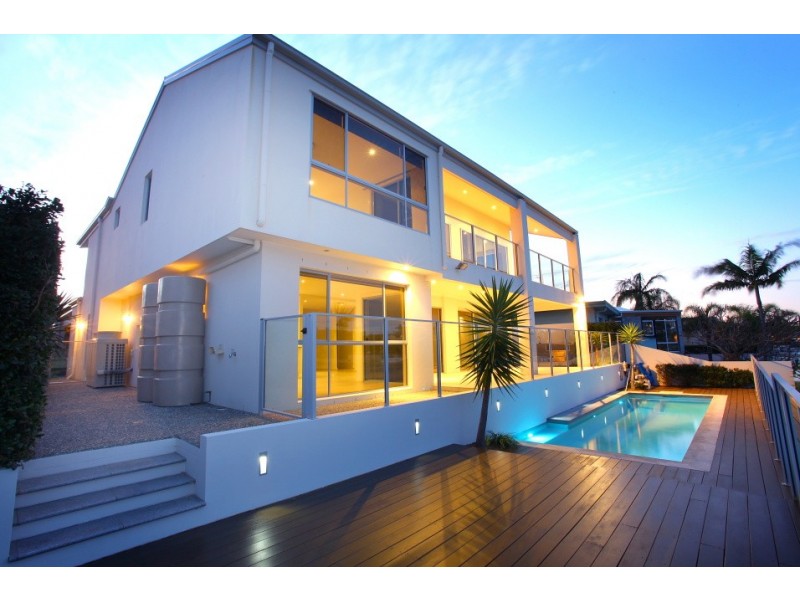 17 Alvarado Court, Broadbeach Waters QLD 4218