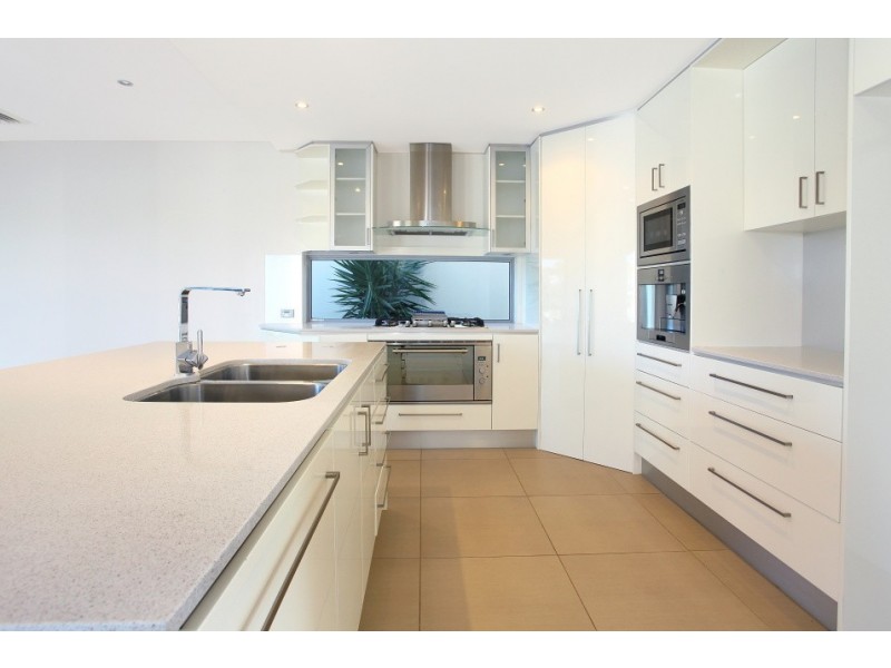 17 Alvarado Court, Broadbeach Waters QLD 4218