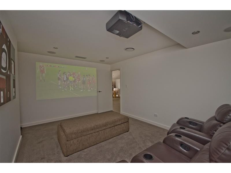 26 Cayman Drive, Clear Island Waters QLD 4226