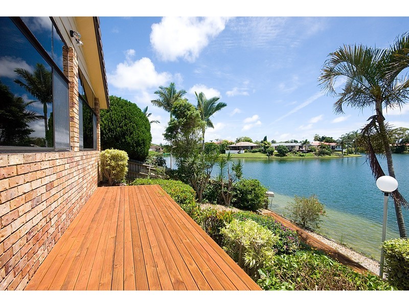 9 Hayman Court, Mermaid Waters QLD 4218