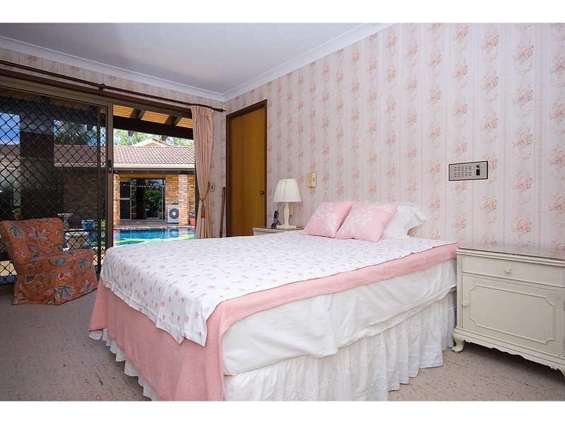 9 Hayman Court, Mermaid Waters QLD 4218