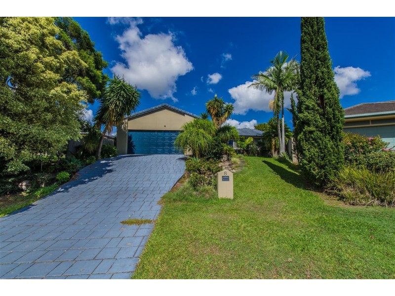 8 Banff Crt, Robina QLD 4226