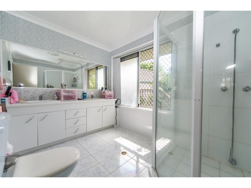 8 Banff Crt, Robina QLD 4226