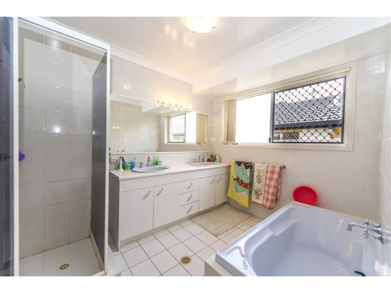 8 Banff Crt, Robina QLD 4226