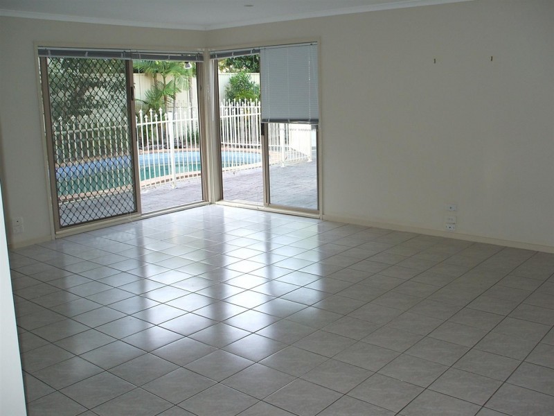 13 Bronte Court, Robina QLD 4226