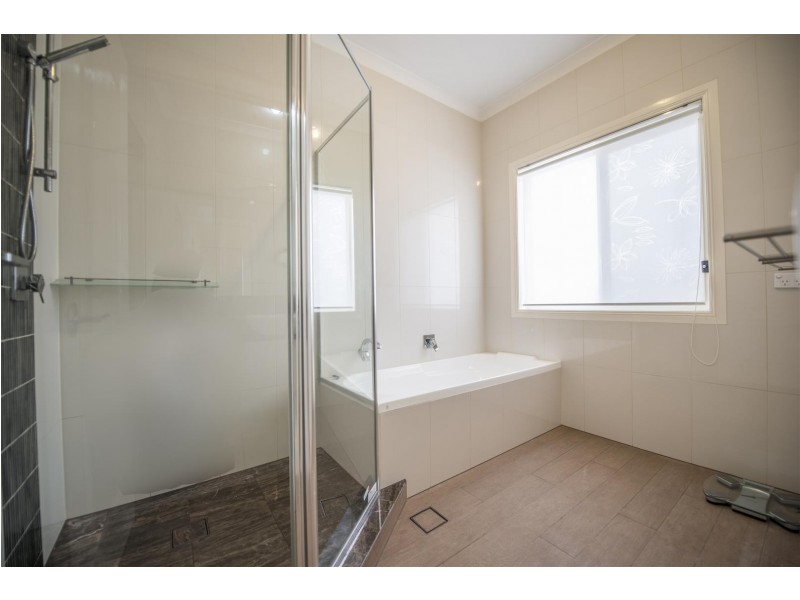 5 North Shore Avenue, Varsity Lakes QLD 4227