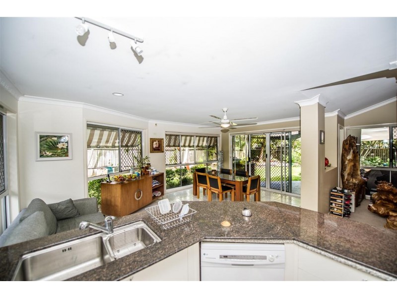 8 Banff Crt, Robina QLD 4226
