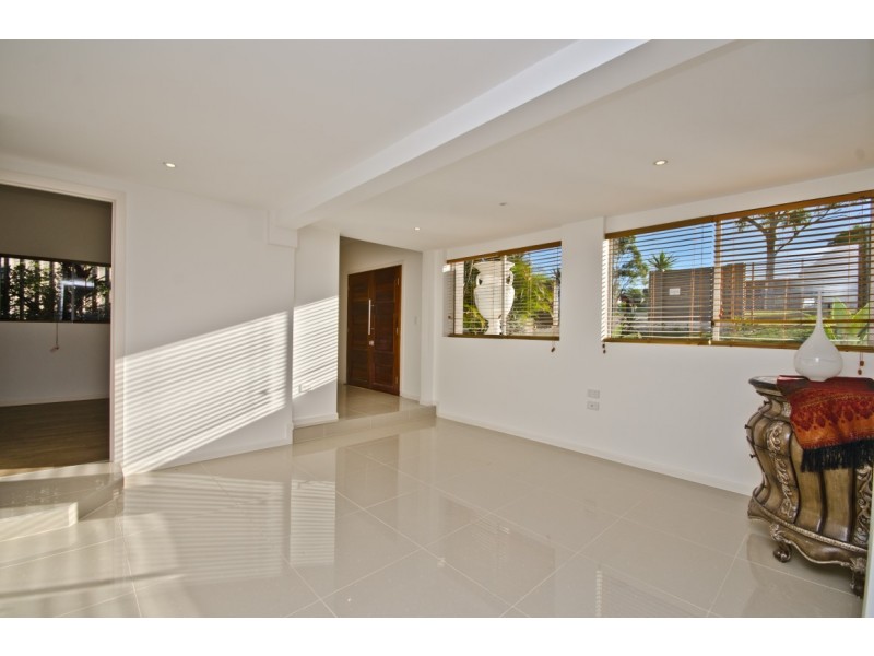 13 Mattocks Rd, Burleigh Waters QLD 4220