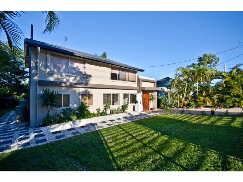 13 Mattocks Rd, Burleigh Waters QLD 4220