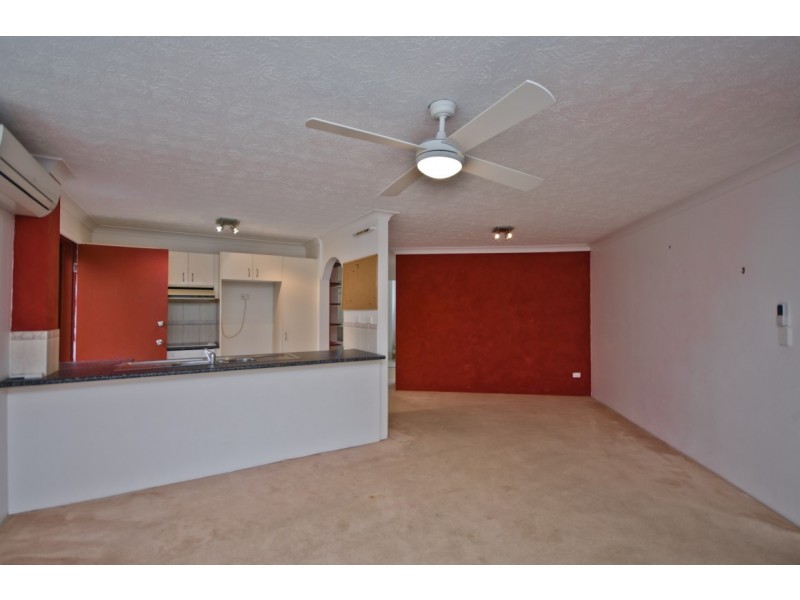 1/4 Christina Court, Mermaid Waters QLD 4218