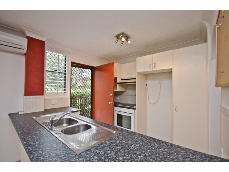 1/4 Christina Court, Mermaid Waters QLD 4218