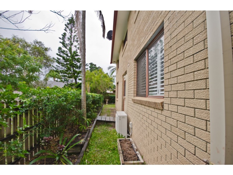 1/4 Christina Court, Mermaid Waters QLD 4218