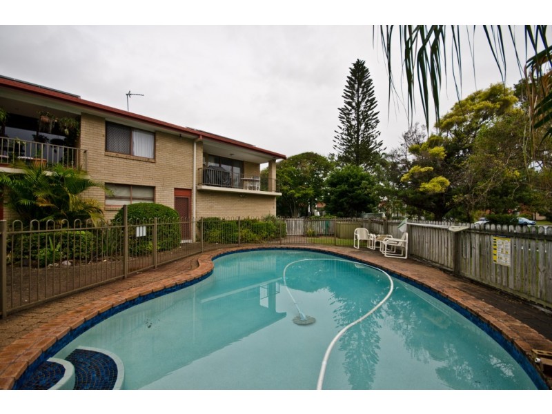 1/4 Christina Court, Mermaid Waters QLD 4218