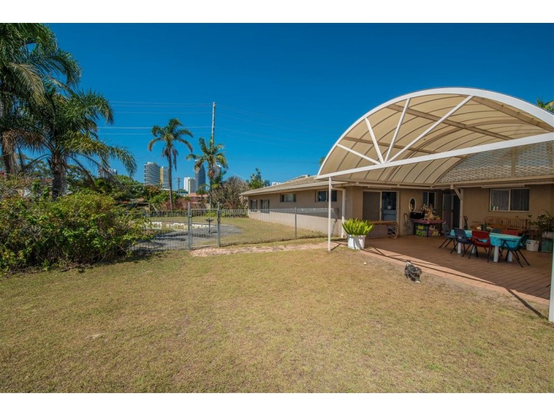 9 Sunshine Bvld, Broadbeach Waters QLD 4218