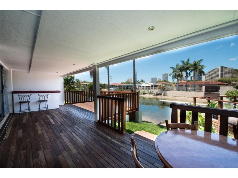 2 Winterhaven Key, Broadbeach Waters QLD 4218