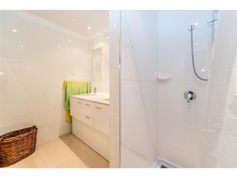 2 Winterhaven Key, Broadbeach Waters QLD 4218