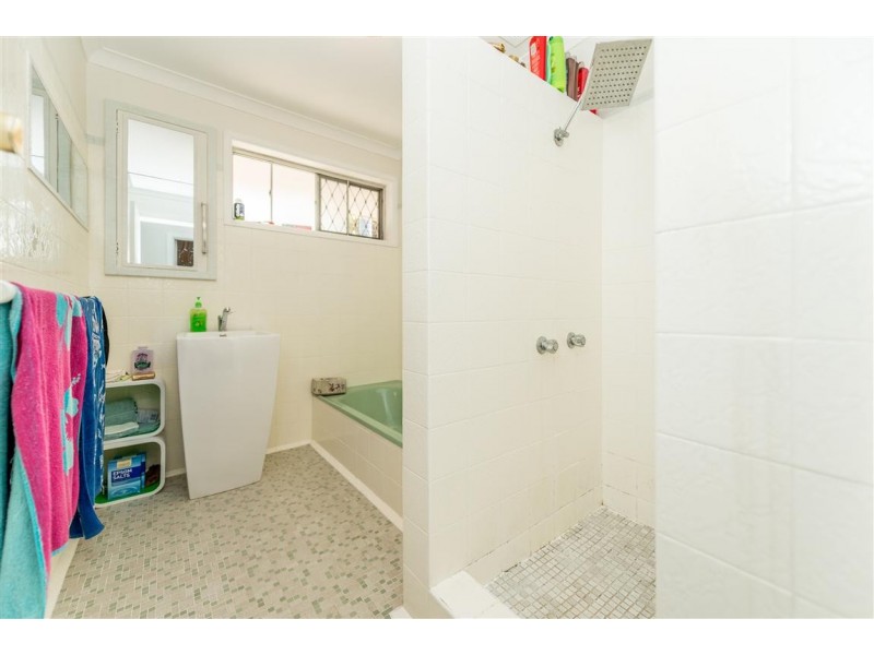 2 Winterhaven Key, Broadbeach Waters QLD 4218