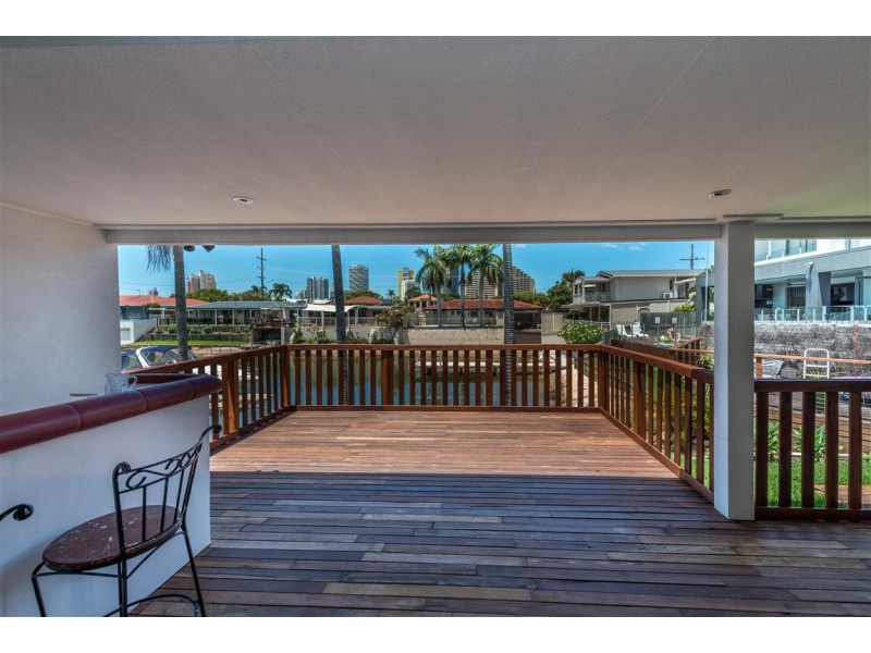 2 Winterhaven Key, Broadbeach Waters QLD 4218