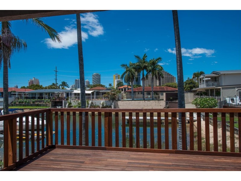 2 Winterhaven Key, Broadbeach Waters QLD 4218