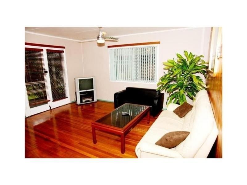 110 Whiting Street, Labrador QLD 4215