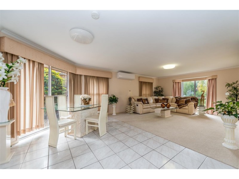 19 Dunedin Close, Merrimac QLD 4226