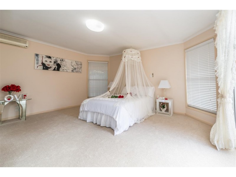 19 Dunedin Close, Merrimac QLD 4226