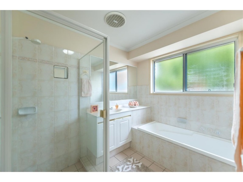 19 Dunedin Close, Merrimac QLD 4226