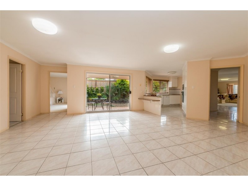 19 Dunedin Close, Merrimac QLD 4226