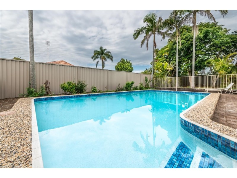 11 Koomooloo Court, Mermaid Waters QLD 4218