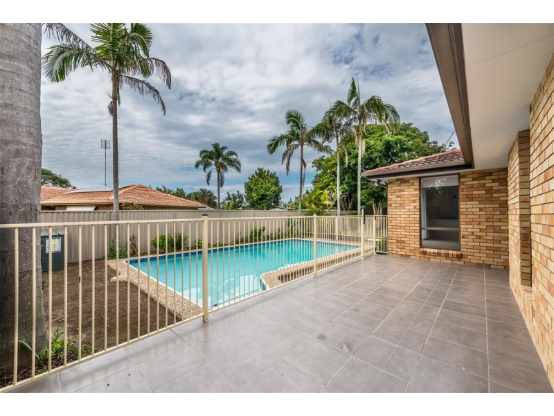 11 Koomooloo Court, Mermaid Waters QLD 4218