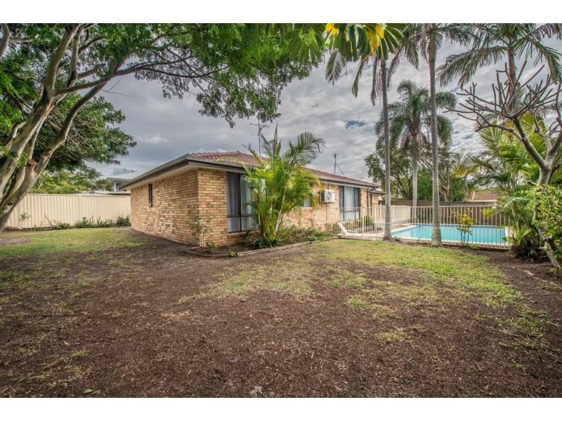 11 Koomooloo Court, Mermaid Waters QLD 4218