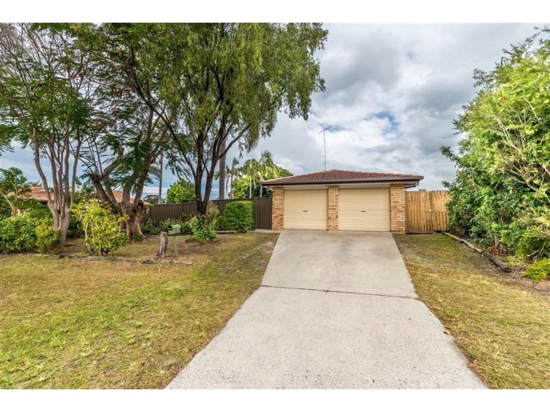 11 Koomooloo Court, Mermaid Waters QLD 4218