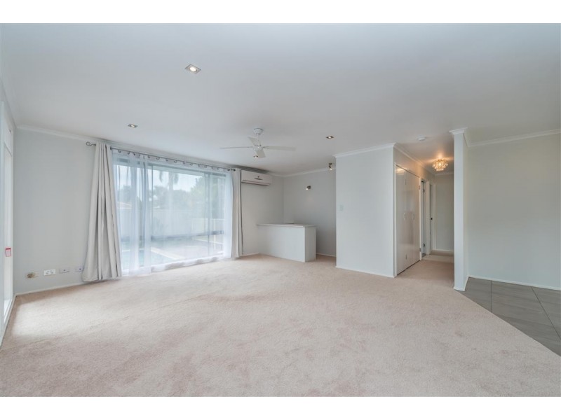 11 Koomooloo Court, Mermaid Waters QLD 4218