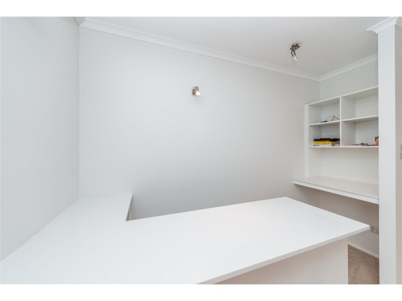 11 Koomooloo Court, Mermaid Waters QLD 4218
