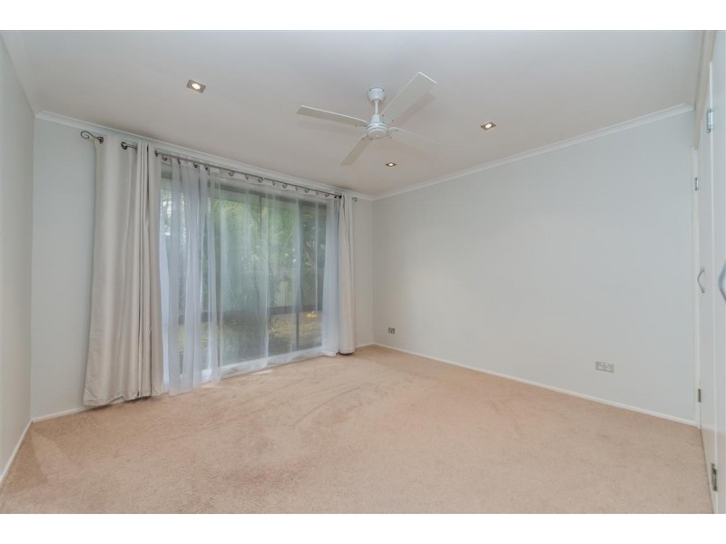 11 Koomooloo Court, Mermaid Waters QLD 4218