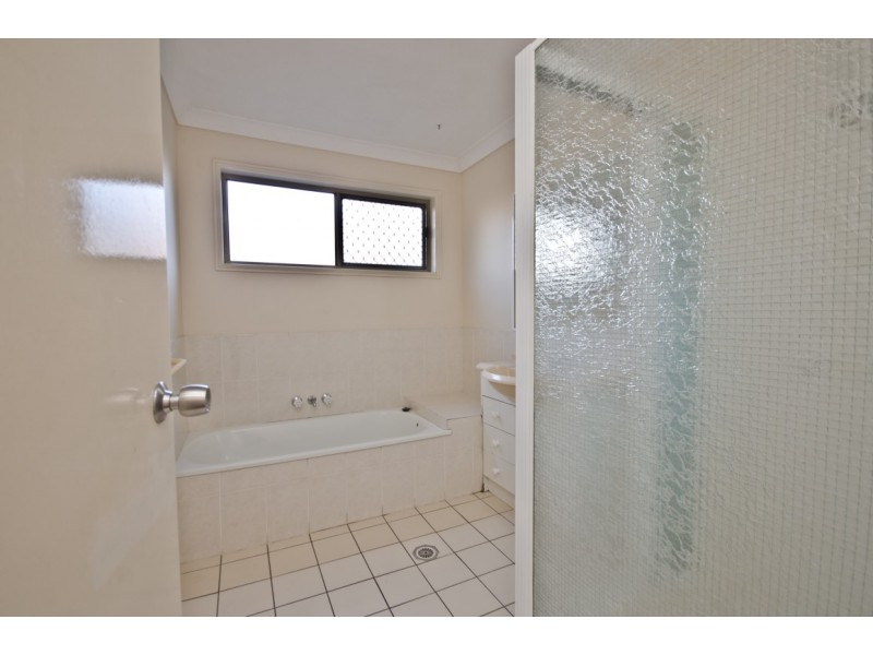 4 Regensberg Close, Varsity Lakes QLD 4227